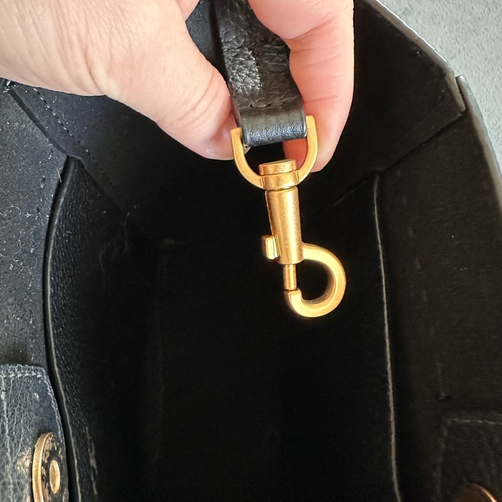 Tory Burch McGraw Pebbled Leather Bucket Bag | Black | Gold Hardware - Picture 10 of 15